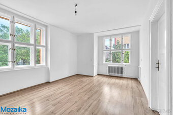 Pronájem prostorného, světlého bytu 3+1 s komorou, 100 m², E - 5