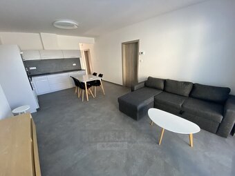 Pronájem bytu 4+kk 80 m², zahrada 85 m², Včelná - 5