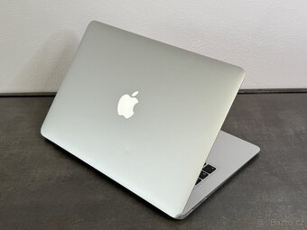 MacBook Air 13" 2015 i5 / 4GB / 128GB SSD - DPH - 5