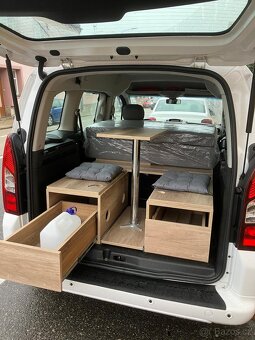 obytná vestavba kempovaci Pick-up MPV spací vestavba - 5