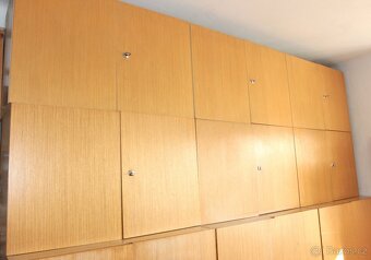 Skříňka s poličkou, uzamykatelná - borovice limba - 5