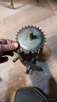 Babetta 210 - kliky se šlapkami pár - 5