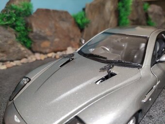 prodám model 1:18 aston martin vanquish - 5