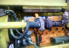 3x nakladač ZTS UNK 320 - 5
