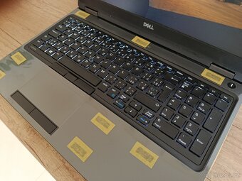 Dell 5590 i5 / 16 GB / 256 SSD / Win 11 - 5