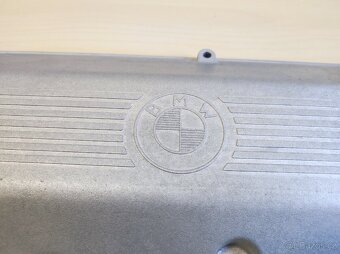 Víko ventilů z motoru BMW M20 - 5