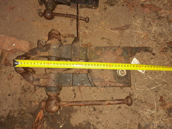 Konvolut kovářských svěráků - 5