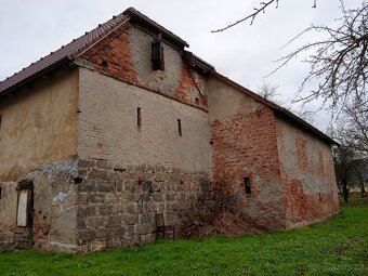 Prodej rodinného domu před rekonstrukcí v obci Víska, s poze - 5