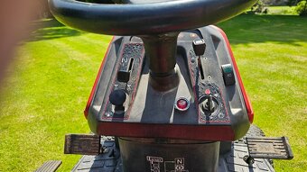 ZAHRADNÍ TRKTOR TORO WHEEL HORSE DH 220 - 5