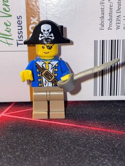 Lego postavičky nebo součástky - 5