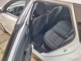Ceed sw benzín 1.0 rok 2022, najeto 72.000km. Tovární Záruka - 5