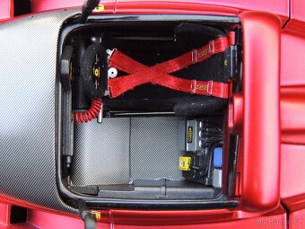 Ferrari 333 SP 1:18 HotWheels Elite - 5