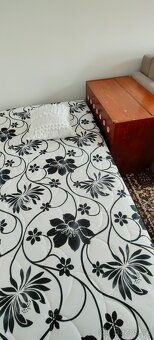 Obývací stěna, skřín, 2x peřináč, postel s úložným prostorem - 5