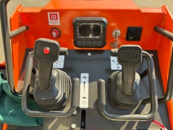 Predám tento Profesionálny pásový mininakladač KIMA K1050 - 5