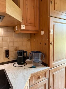 Velká kuchyně z masivu se spotřebiči,5675 - 5