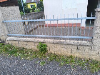 Plot-samonosna posuvná brána i s motorem+plotové pole 4x - 5