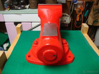 Svěrák YORK 100L 100mm červený zachovalý PC: 3700Kč - 5