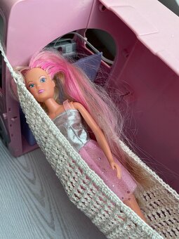 Barbie karavan +1 Barbie + 2 kempingové židličky - 5
