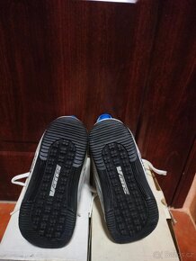 Prodám úplně nové boty na snowboard VANS v.35 - 5