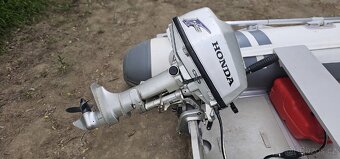 Člun s motorem Honda 5hp 4t - 5