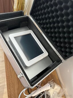 Profi kosmetický přístroj- frakční RF + mikrojehličky až 2mm - 5