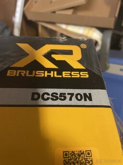 Aku kotoučová pila DeWALT DCS570N - 5