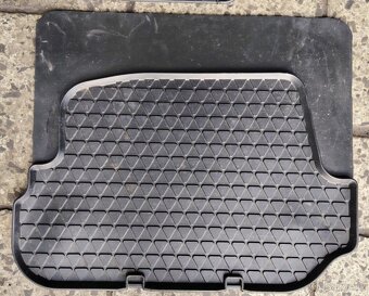 prodám gumové koberečky do VW Golf 4 - 5