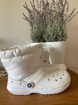 Bílé zimní kožíškové sněhule original Crocs, vel. 39 - 5