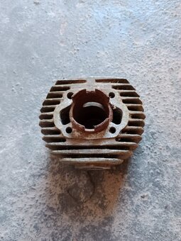 Výfuk a přilba - 5