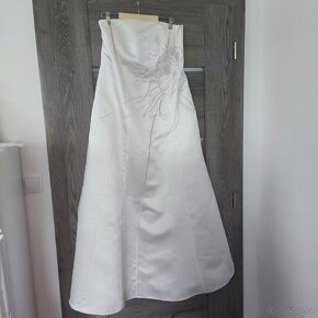 Jednoduché korálkové svatební šaty 42/44 - 5