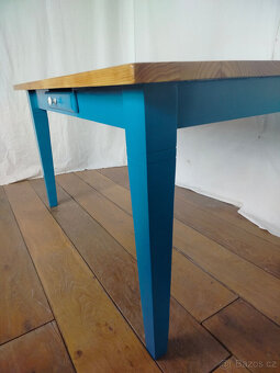 Dřevěný jídelní stůl - 5