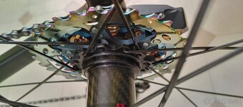 silniční karbonové kolo s elektronickým radením - 5