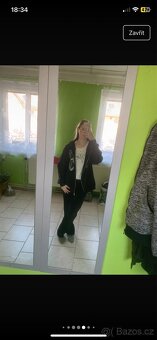 Černá mikina se zipem s kamínkovým motýlem - 5