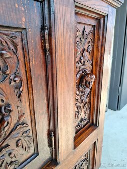 Starožitný masivní vyřezávaný kabinet - 5