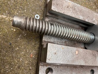 Strojní svěrák – REZERVACE PÁTEK - 5