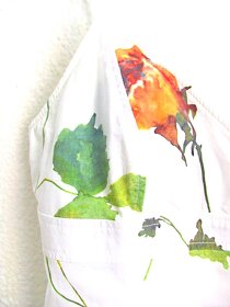 Bílé letní šaty s růžemi Viventy, v. S - 36/38 - 5