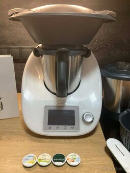 Thermomix TM5 s druhou nádobou, chipy a knížkami - 5