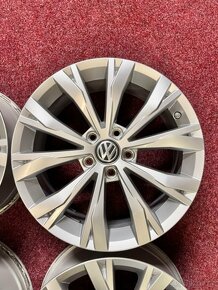 5x112 R17 originál VW Tiguan 2017 - TOP - 5