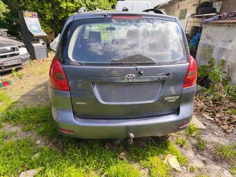 TOYOTA COROLA VERSO D4D - 5