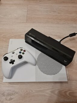 Xbox One S 1TB + Kinect - 5