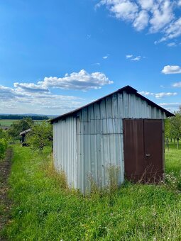 Pozemek s krásným výhledem a chatkou - 5