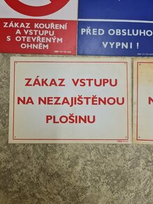 Cedule plastové a jedna smaltovaná - 5