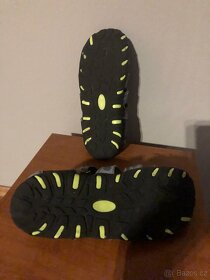 Boty zn.MEMPHIS vel.38,polootevřené vel.39 zn.Umbro - 5