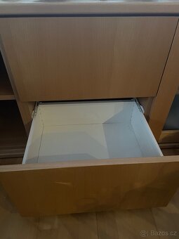 Dřevěná komoda - 5