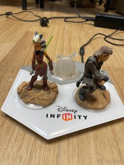 Xbox 360 s Kinectem + 15 her + Disney Infinity - 5