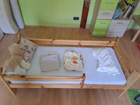 Prodám dětskou postel z masivu + příslušenství - 5