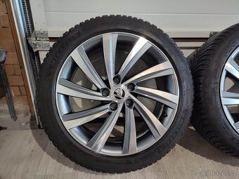 Škoda OCTAVIA IV 5x112 R18 5E3601025 disky s pneu 225/45 r18 - 5