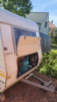 Karavan Knaus 1000 kg, předstan - 5