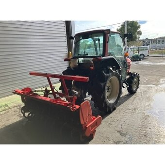Malotraktor Yanmar s kabinou - 5