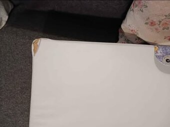 Věnuji přebalovací podložku CAM na dřevěné desce - 5